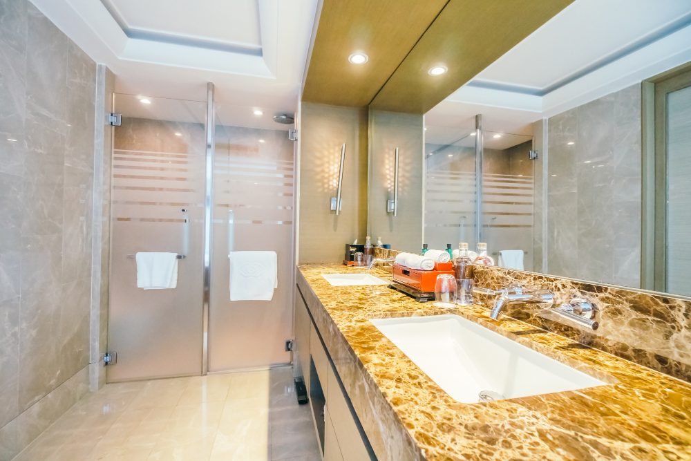 A Comprehensive Guide to Bathroom Glass Partitions and Shower Enclosures