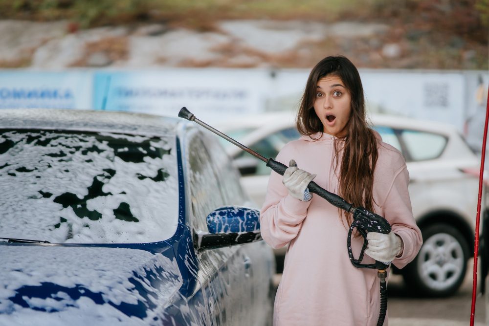 Expert Tips for Cleaning Your Car Windshield Like Pro