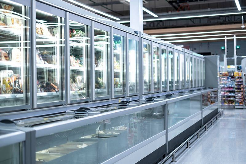 Energy-Saving Refrigeration: Should You Choose a Glass Door or Solid Door?