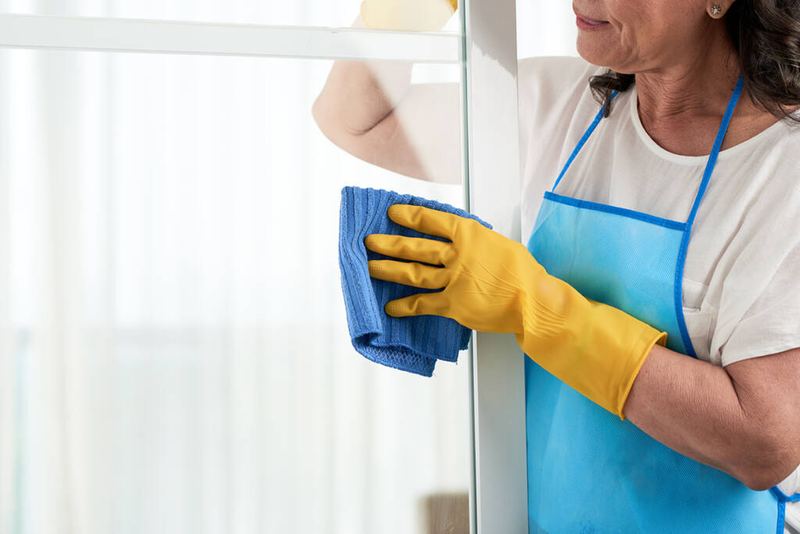 Maintaining & Cleaning Glass On Commercial Refrigeration Units
