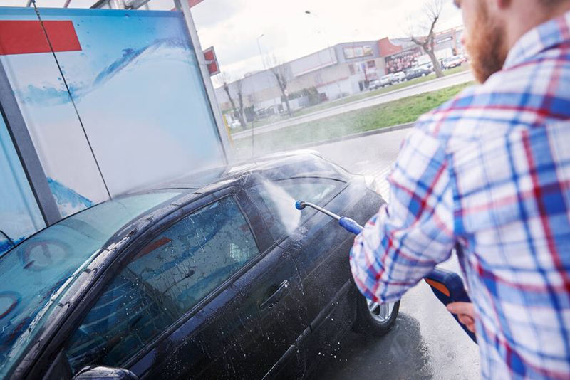 Expert Tips for Cleaning Your Car Windshield Like Pro