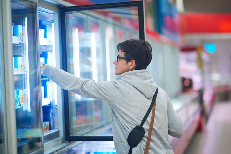 The Role Of Glass In Walk-In Coolers & Display Freezers
