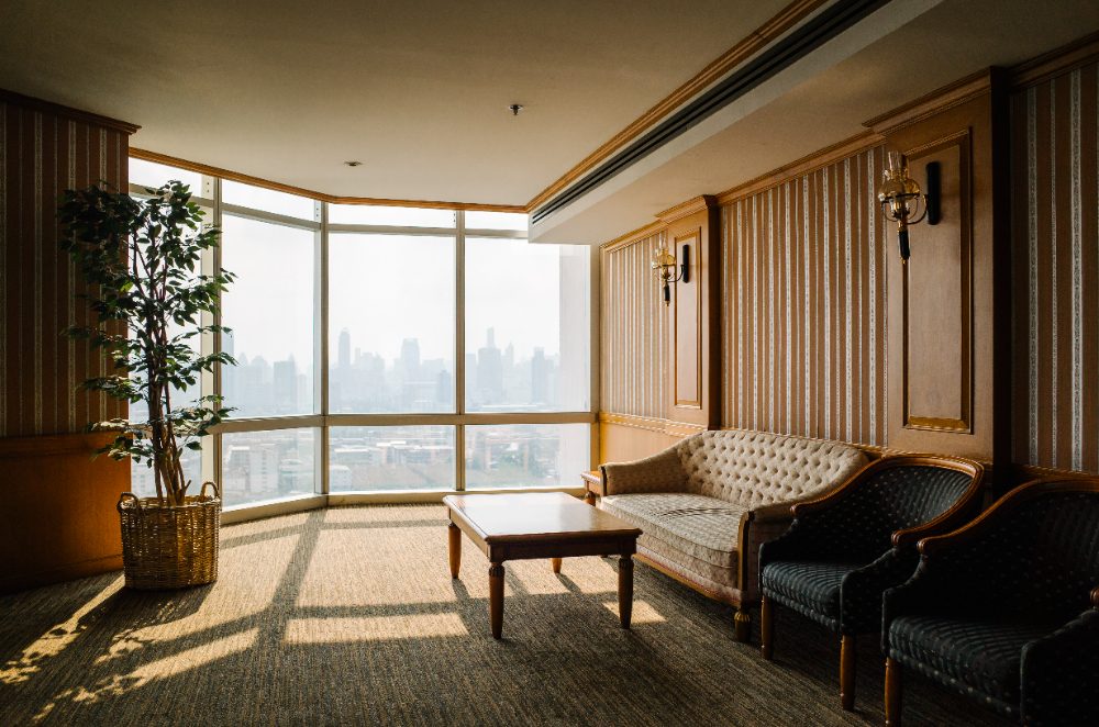 Glass Designs For Luxurious Living Room Decor